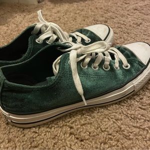 green velvet low top converse